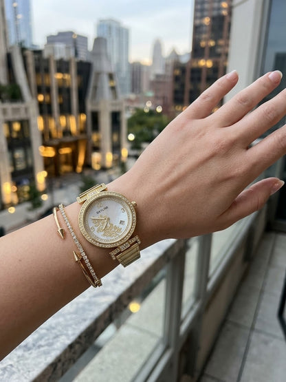 Set de Reloj "Skyline" Dorado y Dos Pulseras con Detalles de Cristales