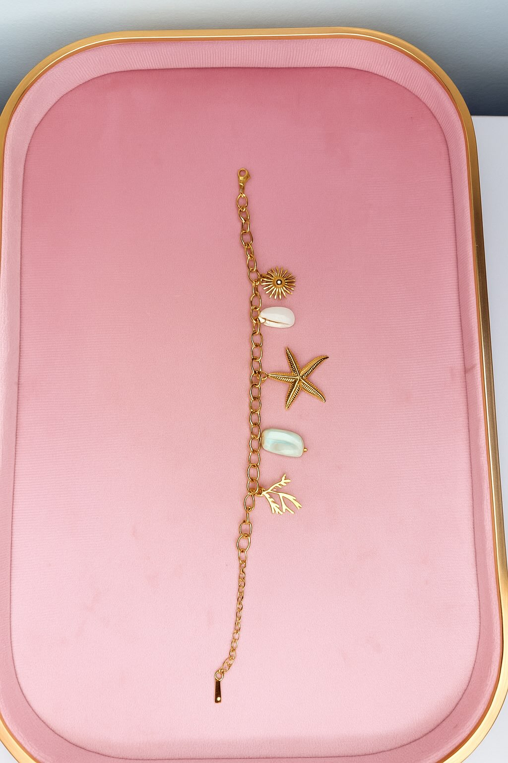 ✨ Pulsera Dorada Charm Oceánico – Conchas y Estrella de Mar