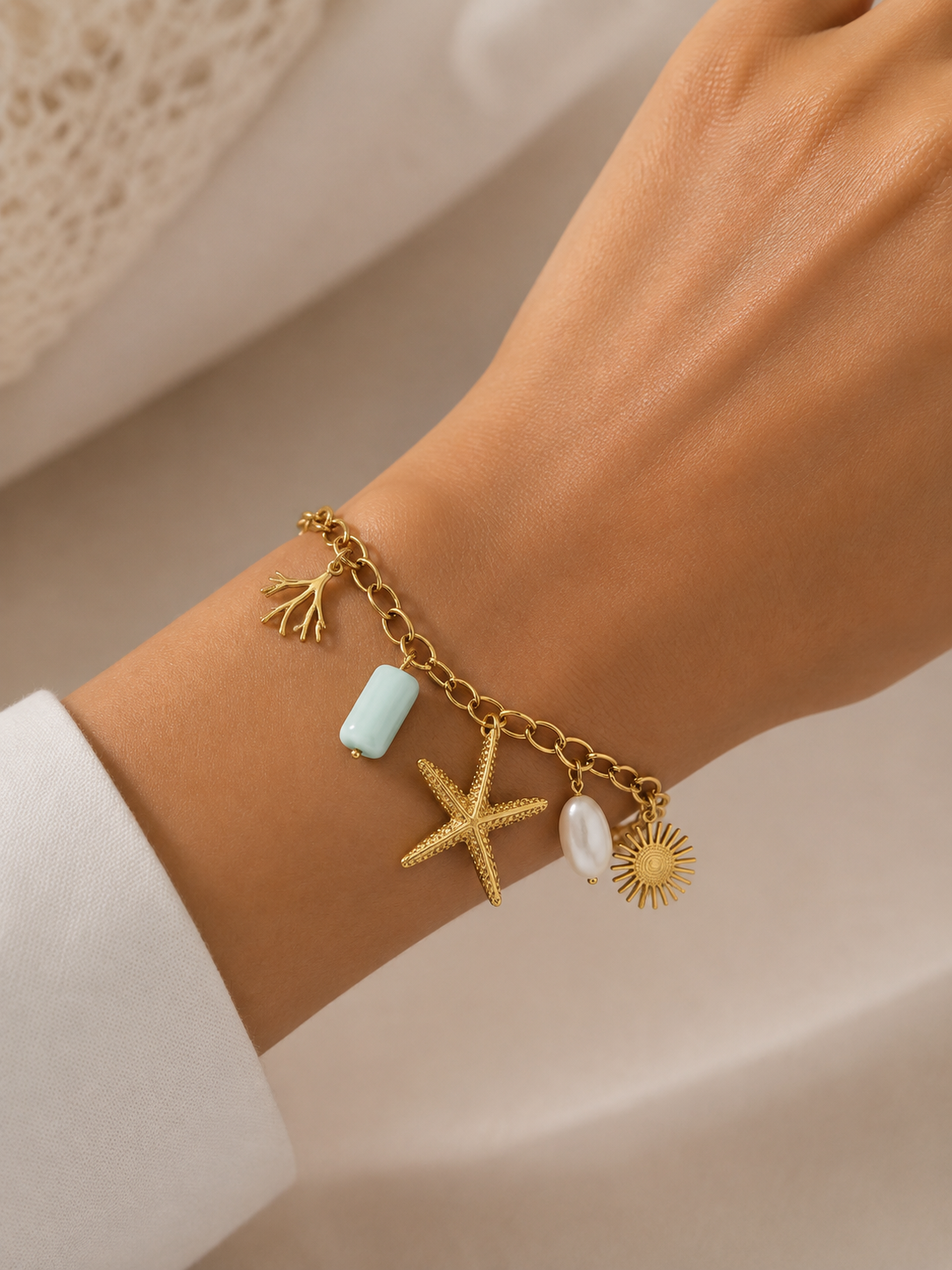 ✨ Pulsera Dorada Charm Oceánico – Conchas y Estrella de Mar